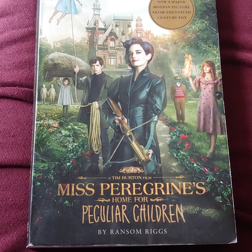 Miss Peregrine's home for peculiar children